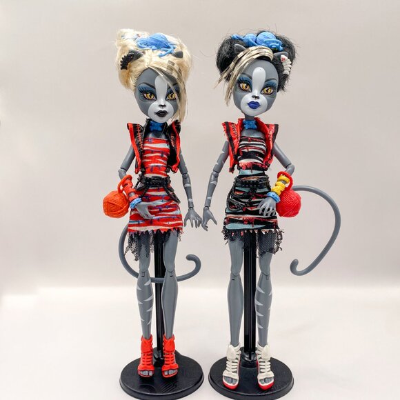 Monster High Zombie Shake Meowlody & Purrsephone – Complete 2-Pack w/ Stands - Picture 2 of 6